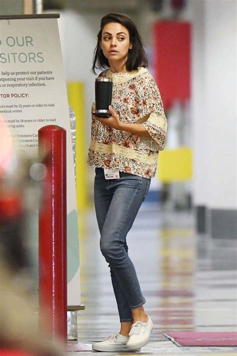 Mila Kunis Casual Style Star Fashion New Fashion Fashion Outfits