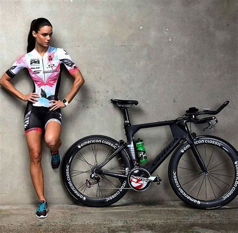 curves and lines women and bikes ciclismo femenino ciclismo mujer chicas ciclistas