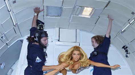 Kate Uptons Zero Gravity Sports Illustrated Photos Are Here So This