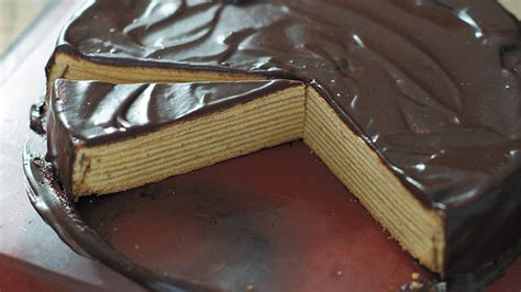 German chocolate cake, traditionally made with sweet baking chocolate, is known to be unapologetically decadent and indulgent. German Layer Cake Baumkuchen - Images | Slike