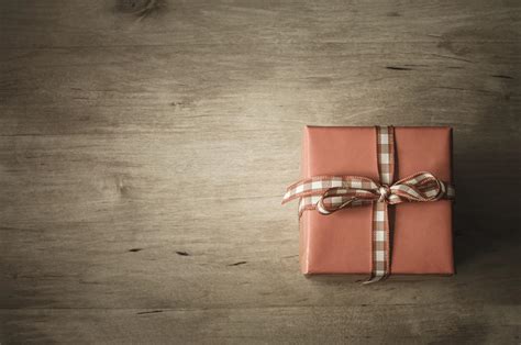 It's probably the most difficult gift to give, the one for a friend or acquaintance who just lost a loved one. Awesome Etiquette: Give A Gift To Celebrate, Not Just ...