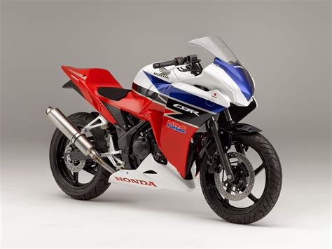 The single disk of 296 mm in the front and 220 mm single disk of the rear pushes the cbr to the safety zone whenever necessary. Modifikasi Motor Honda Cbr 250 Cc - Thecitycyclist
