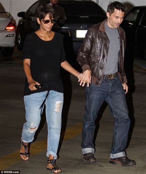 Halle Berry And Olivier Martinez Take A Romantic Stroll Daily Mail Online