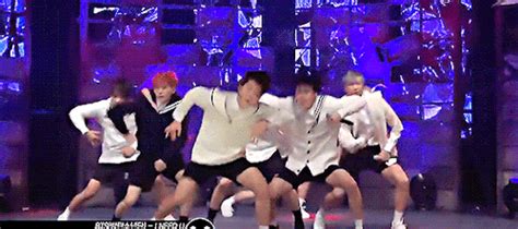 Bts Most Iconic Dance Moves As Voted By You Sbs Popasia