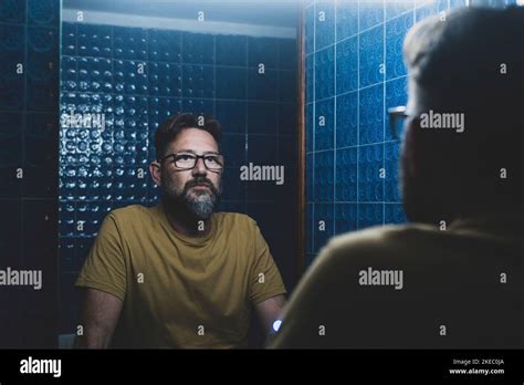 Looking Mirror Man Hi Res Stock Photography And Images Alamy