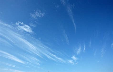 Cielos Despejados Con Algún Intervalo De Nubes En Las Islas
