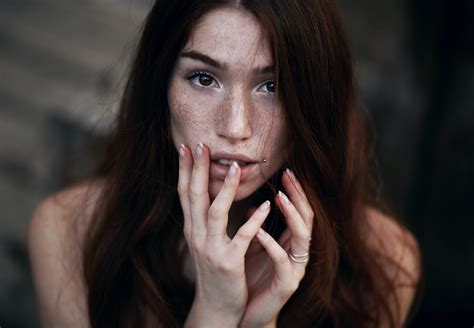 Wallpaper Women Model Brunette Brown Eyes Finger On Lips Freckles Piercing Hand On Face