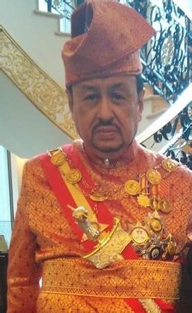 Sekizinci sultan'ın ikinci oğlu sultan salahuddin abdul aziz shah ve şu anki sultan'ın kardeşi sultan sharafuddin idris shah. WARISAN RAJA & PERMAISURI MELAYU: Kerabat Bergelar ...