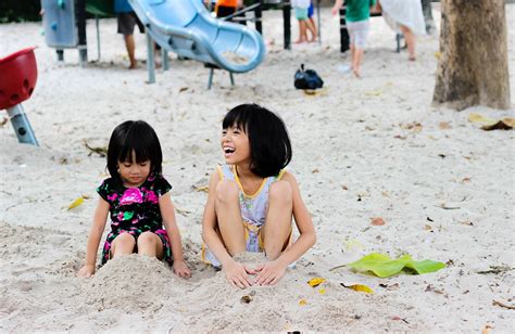 Gambar Pantai Pasir Orang Orang Bermain Anak Liburan Musim Semi