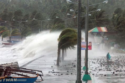 Super Typhoon Haiyan Raw Damage Images And Video From Violent Storm
