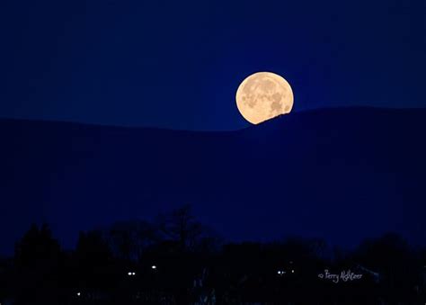 January Full Moon Rolling Down Roanoke Virginia The Blue Ridge