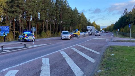 tre skadade i olycka på 56 an vid hökåsen trafiken leds om p4 västmanland sveriges radio