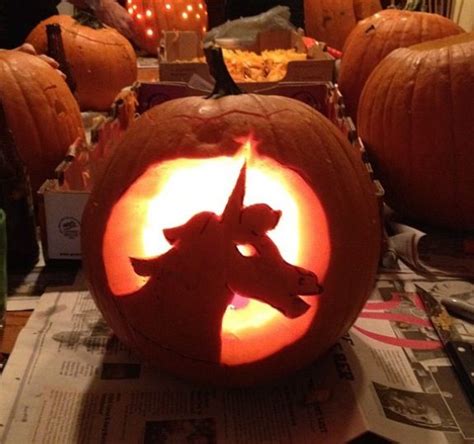 This printable captures a trotting unicorn with a rainbow and stars that seem to be streaming from its back. Halloween unicorn jack-o-lantern | Unicorn halloween ...