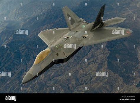 F 22 Flying Over Mountains Hi Res Stock Photography And Images Alamy