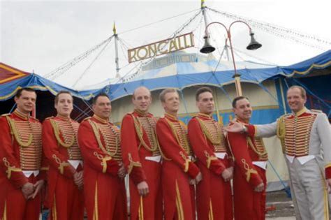 Weil der zirkus viele mitarbeiter aus polen und marokko beschäftigt. Circus News: CIRCUS RONCALLI SUCHT MITARBEITER