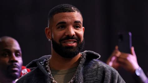Drake Flexes His Ripped Physique In Shirtless Vacation Photos Iheart