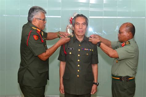 Pakai Pangkat Pegawai Kehormat Aw Berita Tentera Darat Malaysia