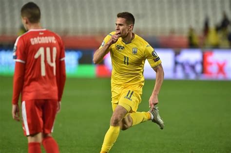 Футболист сборной украины артем беседин, который вышел на замену в матче. Автор голу у ворота сербів Артем Бєсєдін: У нас є колектив ...