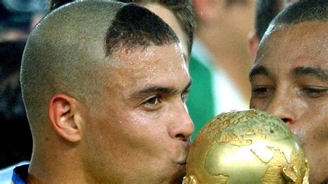Tem ronaldo e romário no ataque, e cr7 no banco de reservas. EPL news: Richarlison haircut, Brazilian Ronaldo ...