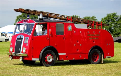 Vintage Fire Engine At The Cheshire Show © Jeff Buck Geograph