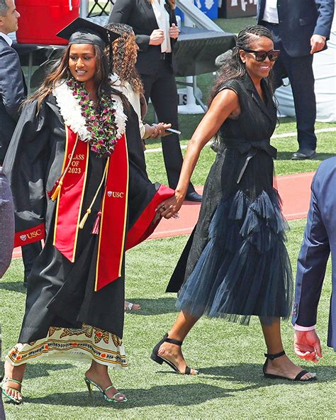 Sasha Obama Graduates From Usc Barack And Michelle Obama In Attendance