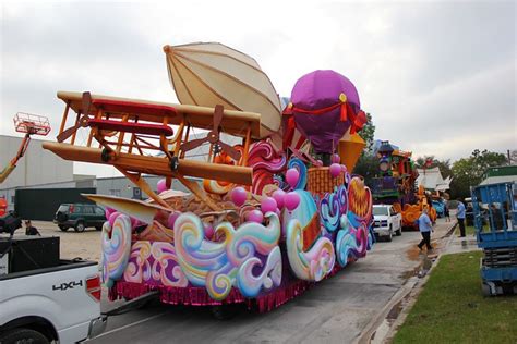 Behind The Scenes Of Mardi Gras 2014 As Universal Orlando Hosts Bigger Than Ever Party With