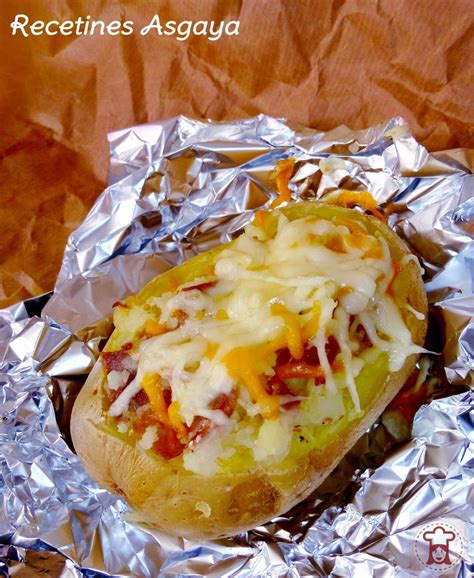 La patata es un tubérculo comestible rico en almidones y con muchos minerales que resulta. Patata Asada Rellena | Patatas asadas, Recetas con patatas ...