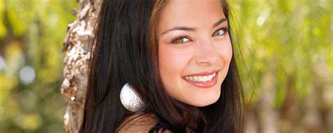 2560x1024 Resolution Kristin Kreuk Side Pose 2560x1024 Resolution