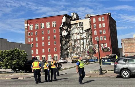 8 Rescued After Partial Apartment Building Collapse In Davenport Iowa