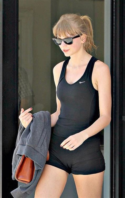 Girlslovethoughts On Twitter Taylor Swift Can T Shake Off Her Camel Toe