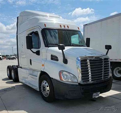 Freightliner Cascadia 113 2016 Sleeper Semi Trucks