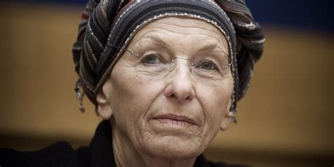 Con la malattia ho scoperto di essere paziente: Emma Bonino: "Non siete il vostro cancro. Continuate a ...