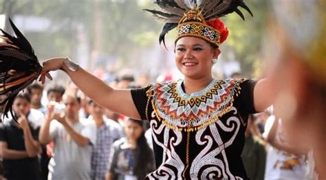 Taa Dan Sapei Sapaq Pakaian Adat Daerah Kalimantan Utara Sering Jalan