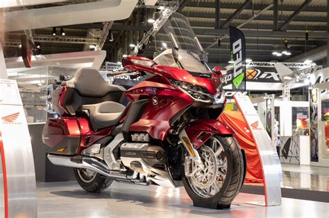 Check gold wing specifications, mileage, images, 2 variants, 4 37.20 lakh to 39.16 lakh in india. 2019 Honda Goldwing launched in India
