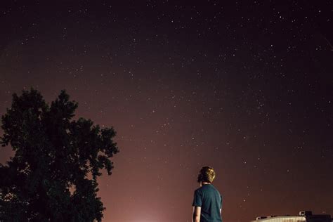 Looking At The Stars Pictures Download Free Images On Unsplash