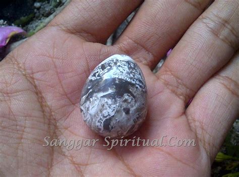 Batu Mustika Telur Purba Berkhodam Ganas Pemaharan Benda Bertuah Pusaka Gaib Mustika Asli