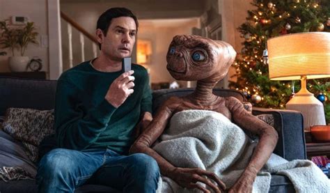 Et And The Real Grown Up Elliott Reunite In New Holiday Commercial