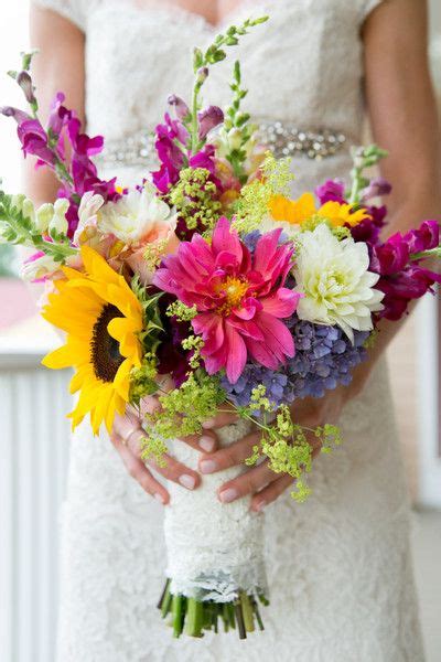 21 Perfect Sunflower Wedding Bouquet Ideas For Summer Wedding