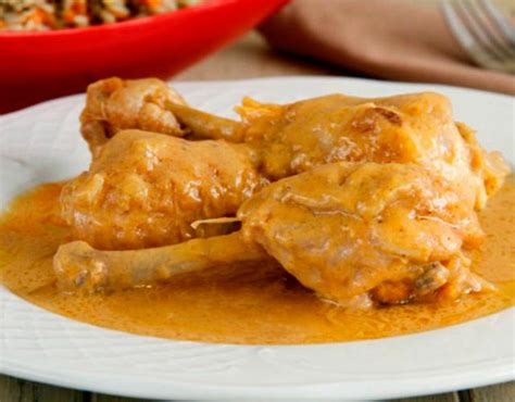 Muchas ideas de recetas con pollo para tu cocina que gustaran a todos tus invitados. Receta de Muslos de pollo en salsa
