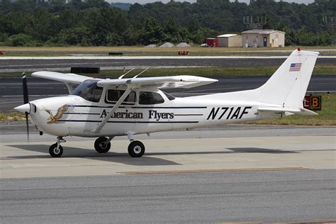 Cessna 172r Skyhawk N71af Belongs To The American Flyers F Flickr