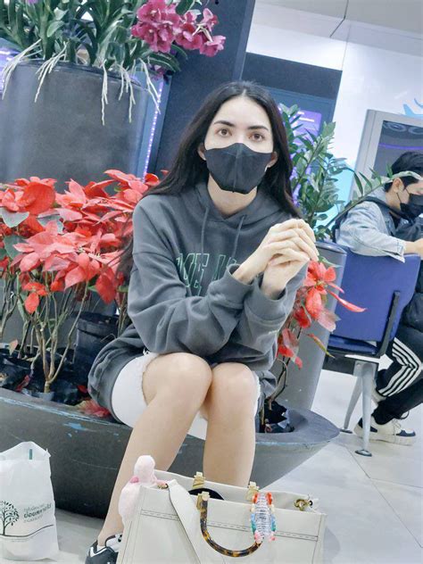 Izzy Smiley ᙏ̤̫ On Twitter E Im Lucky Enough To See Her Bare Face
