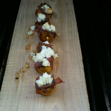 Grilled Figs With Prosciutto And Goat Cheese Delicioso