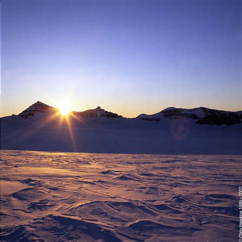 Greenland Sunrise Sun Over Mountains Of Greenland About Flickr