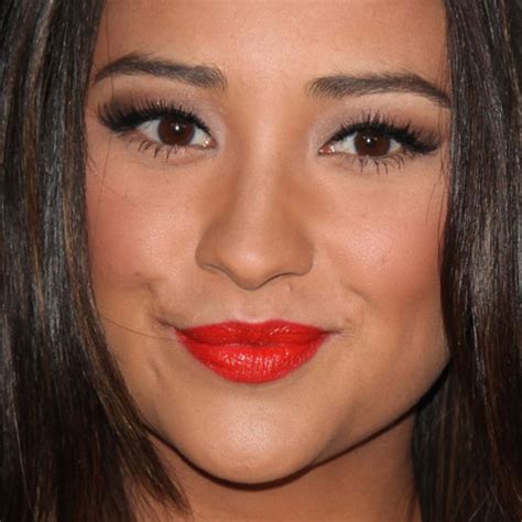 Shay Mitchell Makeup Brown Eyeshadow And Pink Lip Gloss Steal Her Style