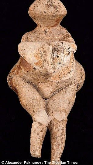 23000 Year Old Venus Statue Looks Like Kim Kardashian Daily Mail