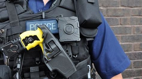 Metropolitan Police Officers To Get 20000 Body Cameras Bbc News