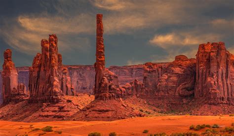 The Bright Red Rock Formations Of Monument Valley 1600×931 By Tim