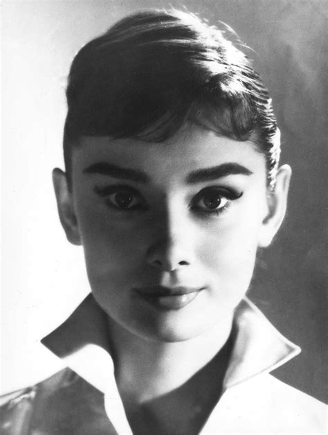 Audrey Hepburn Eyes Get The Audrey Look With This Makeup Tutorial Audrey Hepburn Makeup