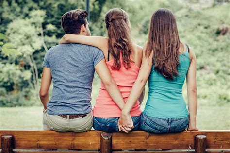 رابطه جنسی سه نفره دلایل و تأثیرات رابطه سه نفره بر رابطه زوجین