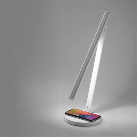 Momax Bright Iot Smart Desk Lamp Pyr Lifestyle
